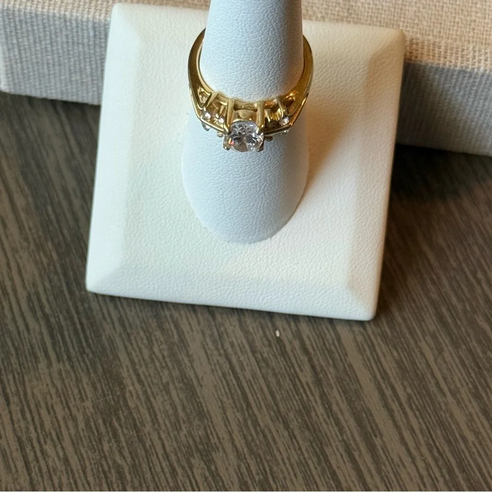Gold Ring - Picture 2 of 11